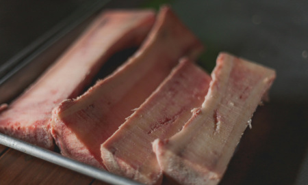 Костен бульон: Ползи и как да го приготвите